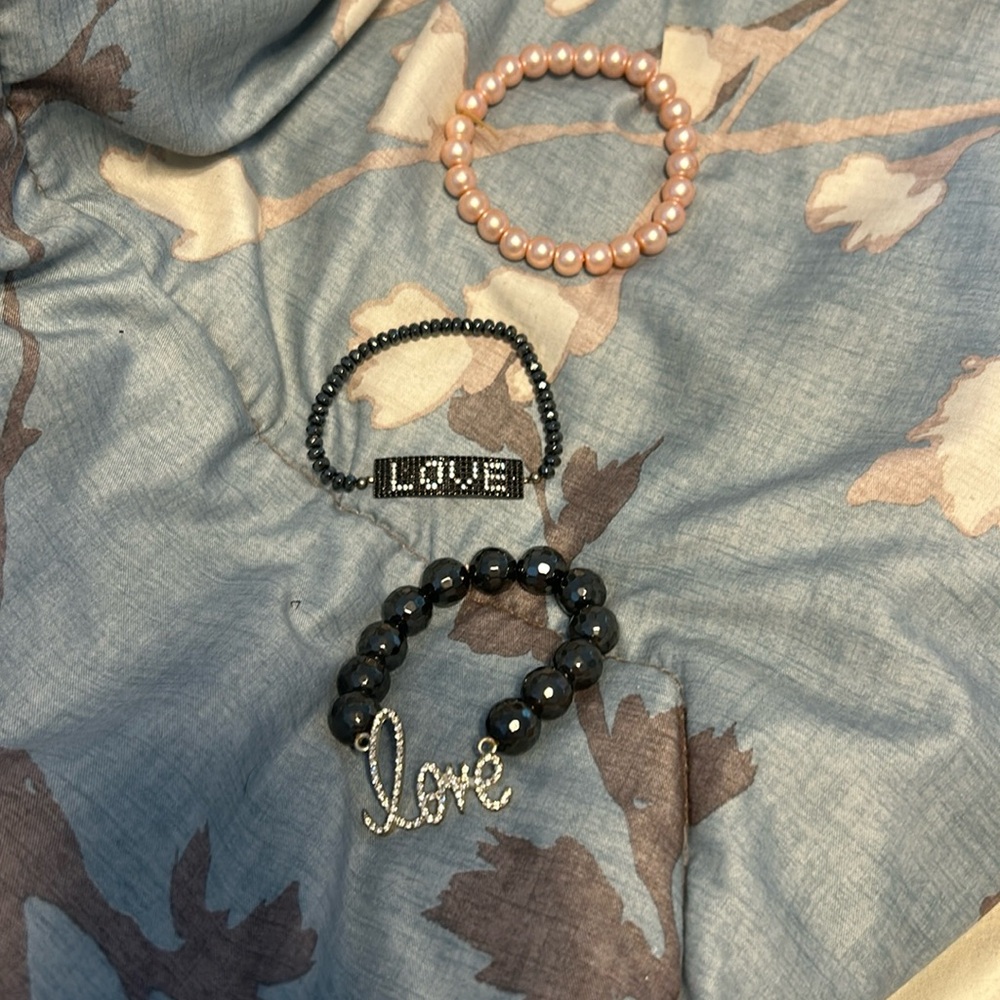 Set of 2 bracelet - smaller love not available